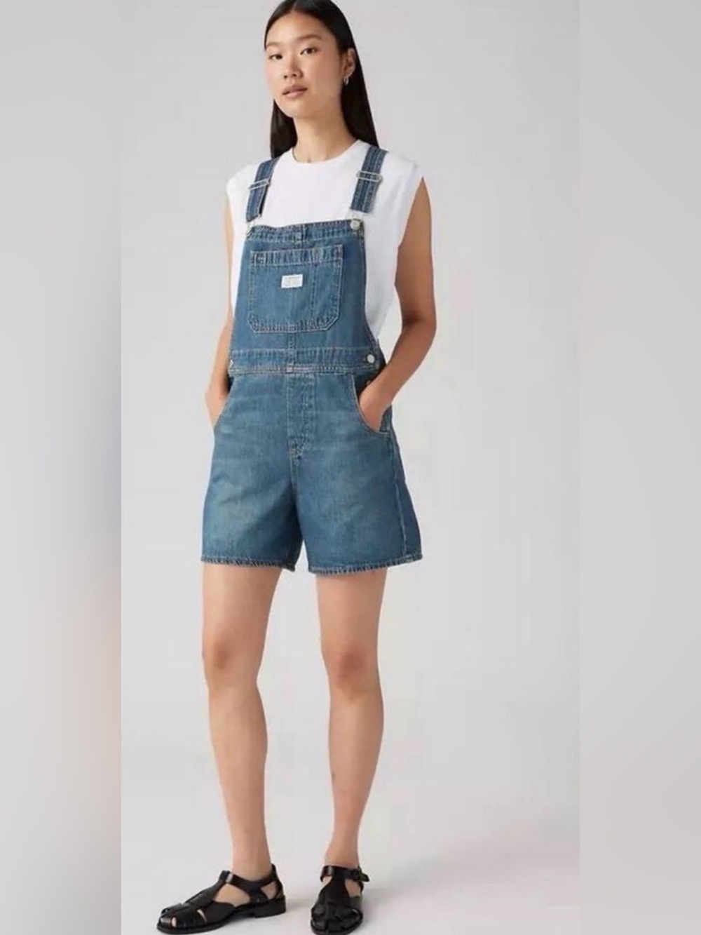Levi’s Denim Utility Shortalls Overalls medium wash Small